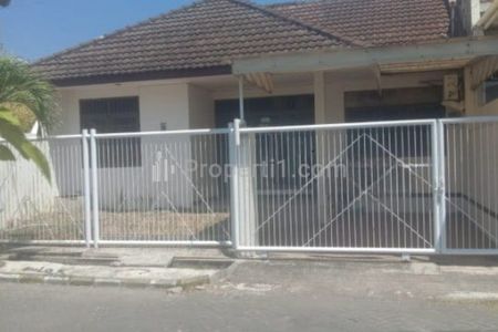 Dijual Murah Rumah Taman Simpang Darmo Permai Selatan Surabaya - ROW Jalan LEBAR 3 mobil - Parkiran LUAS dekat Pakuwon Mall, PTC, Supermall