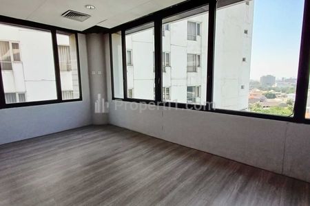 Sewa Ruang Kantor 90m2 Siap Pakai di Surabaya Pusat View Bagus