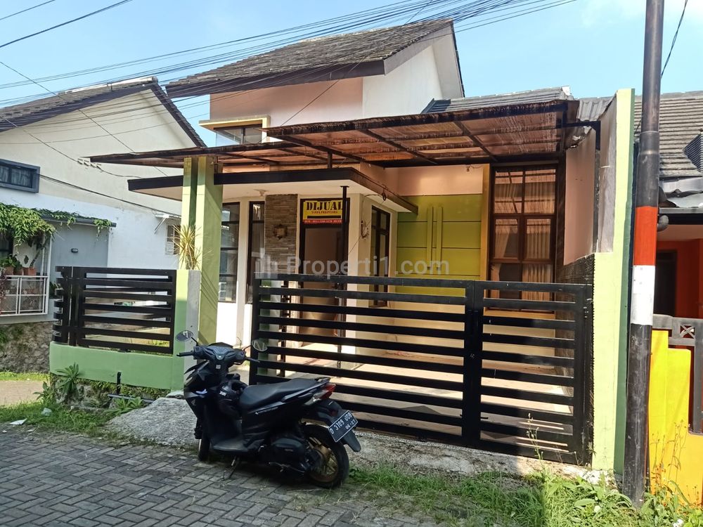 Jual Cepat Rumah Hoek Siap Huni Udara Sejuk Air Melimpah Termurah Dekat ke Kota Cimahi