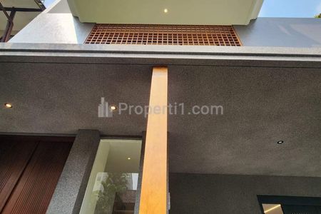 Jual Rumah Baru Ada Kolam Renang di Pondok Indah, Kebayoran Lama, Jakarta Selatan