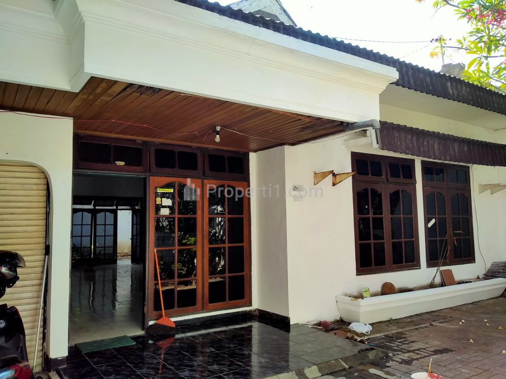 Dijual Rumah di Kutisari Surabaya Selatan, Luas 300 m2 Harga Nego Siap Huni