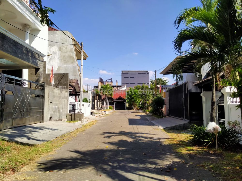 Dijual Rumah di Kutisari Surabaya Selatan, Luas 300 m2 Harga Nego Siap Huni