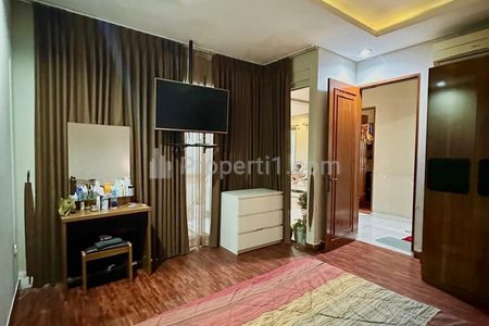 Jual Rumah Sudah SHM di Terogong, Dekat Pondok Indah, Jakarta Selatan - 4 Kamar Tidur Furnished