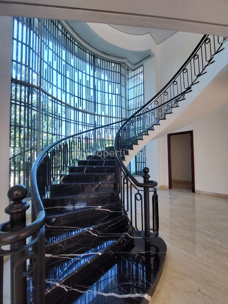 Jual Rumah Baru Kolam Renang 3 Lantai Luas Tanah 555 m2, Bangunan 800 m2, di Permata Hijau, Kebayoran Lama, Jakarta Selatan