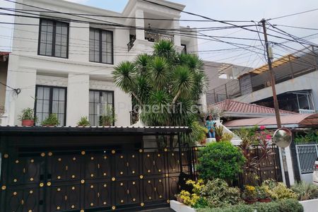 Rumah Dijual Lokasi Strategis Dekat Sekolah BM 400 di Pondok Indah, Jakarta Selatan