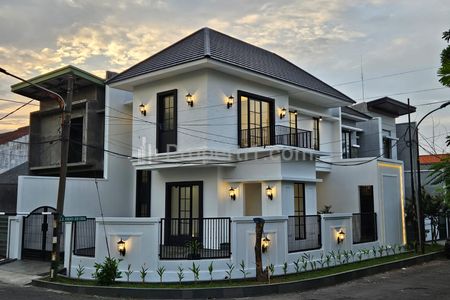 Jual Rumah Rungkut Asri Utara Jalan Kembar Siap Huni Modern Style, Surabaya