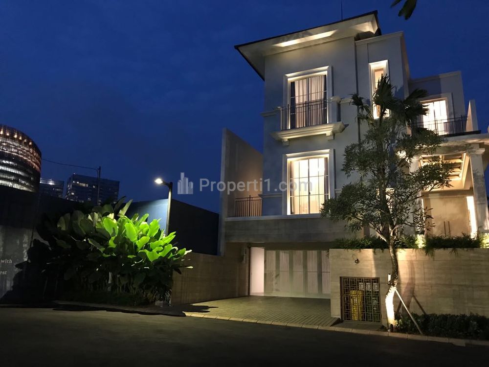 Dijual Rumah 3 Lantai Siap Huni Furnish Lengkap dengan Lift di Lebak Bulus, Cilandak, Jakarta Selatan