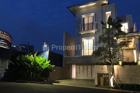 Dijual Rumah 3 Lantai Siap Huni Furnish Lengkap dengan Lift di Lebak Bulus, Cilandak, Jakarta Selatan