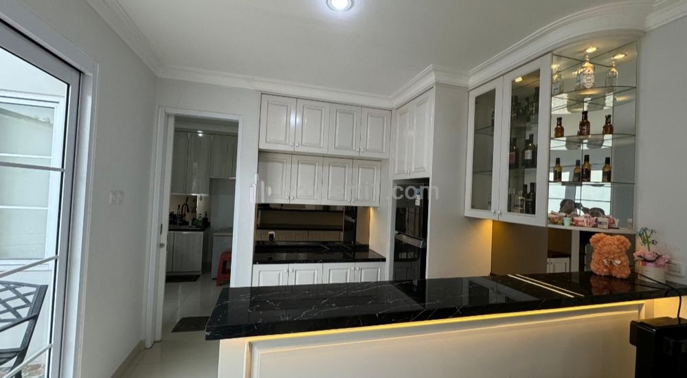 Dijual Rumah Huk Granada Premium Cluster Alicante Gading Serpong, Tangerang