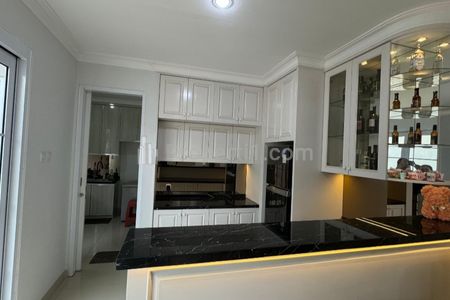 Dijual Rumah Huk Granada Premium Cluster Alicante Gading Serpong, Tangerang