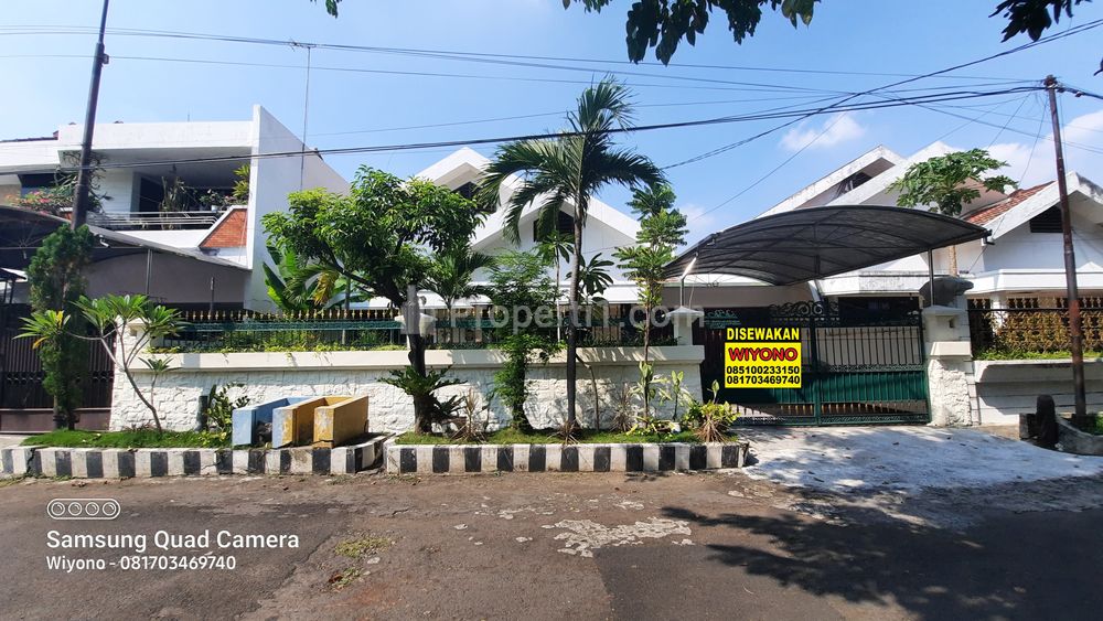 Disewakan Rumah di Dharmahusada Indah Utara, Lebar 15 Meter, Furnished, Dekat Unair Kampus C Surabaya