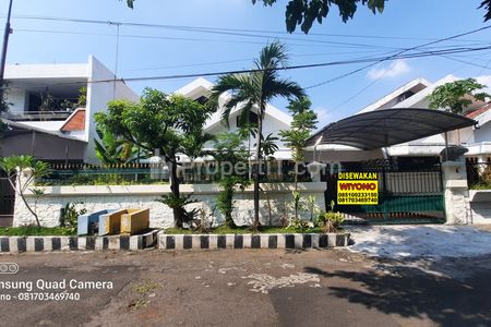 Disewakan Rumah di Dharmahusada Indah Utara, Lebar 15 Meter, Furnished, Dekat Unair Kampus C Surabaya