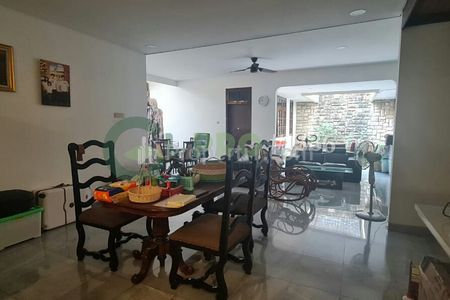 Dijual Rumah Cantik 321 m2 di Duri Kepa, Jakarta Barat