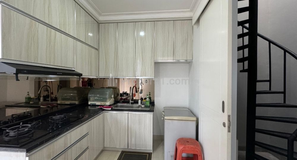 Dijual Rumah Huk Granada Premium Cluster Alicante Gading Serpong, Tangerang