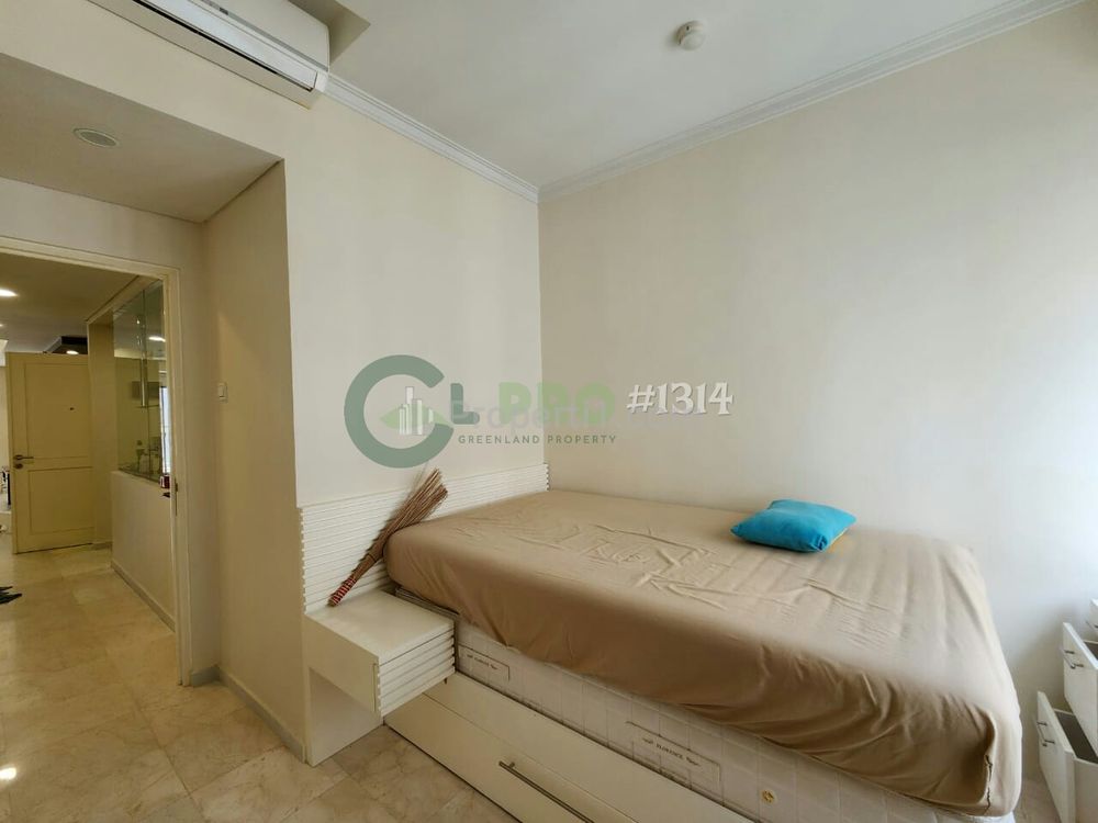 Disewakan Apartemen Royal Mediterania Garden Tipe 3+1 Bedrooms Renoved Bagus dan Furnished