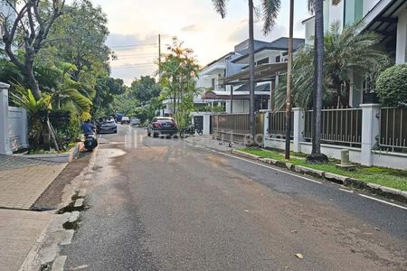 Dijual Rumah di Komplek Berdikari Rawamangun Jakarta Timur, 3 Lantai Luas 557 m2 Harga Nego