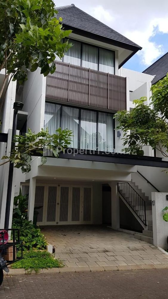 Dijual Rumah 3 Lantai Siap Huni 3 Kamar Tidur di Pinang Pesanggrahan Jakarta Selatan