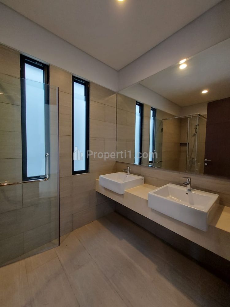 Dijual Rumah Siap Huni 3 Lantai Lebar 7 di Pinang Pesanggrahan Jakarta Selatan