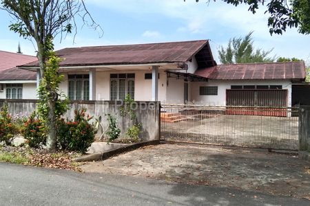 Dijual Tanah Bonus Rumah Lama di Madura, Pontianak Selatan, Kota Pontianak