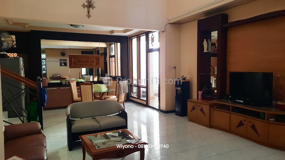 Disewakan Rumah Dekat RSUD dr. Soetomo di Dharmahusada Regency Full Furnished Surabaya Timur