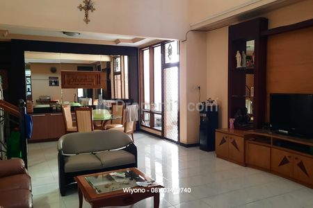 Disewakan Rumah Dekat RSUD dr. Soetomo di Dharmahusada Regency Full Furnished Surabaya Timur