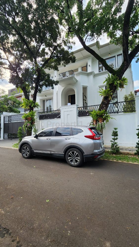 Dijual Rumah 2 Lantai + Basement di Jalan Kebayoran Baru, Jakarta Selatan