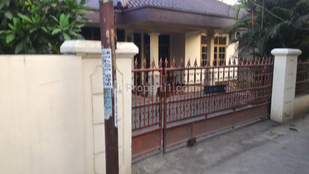 Dijual Cepat Rumah dan Tanah Kosong (1 Hamparan) di Jakasampurna, Bekasi Barat, Bekasi