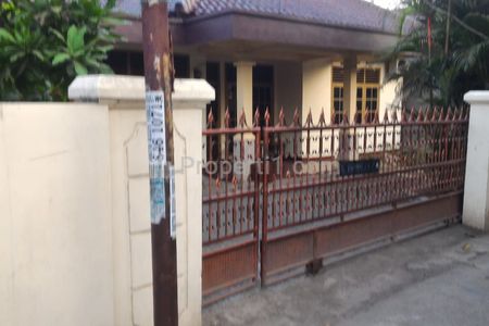 Dijual Cepat Rumah dan Tanah Kosong (1 Hamparan) di Jakasampurna, Bekasi Barat, Bekasi