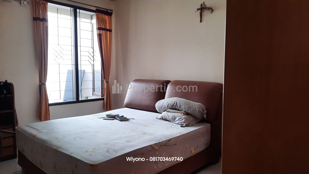 Disewakan Rumah Dekat RSUD dr. Soetomo di Dharmahusada Regency Full Furnished Surabaya Timur