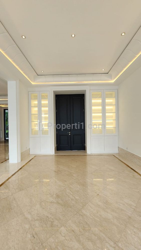 Dijual Rumah 2 Lantai + Basement di Jalan Kebayoran Baru, Jakarta Selatan