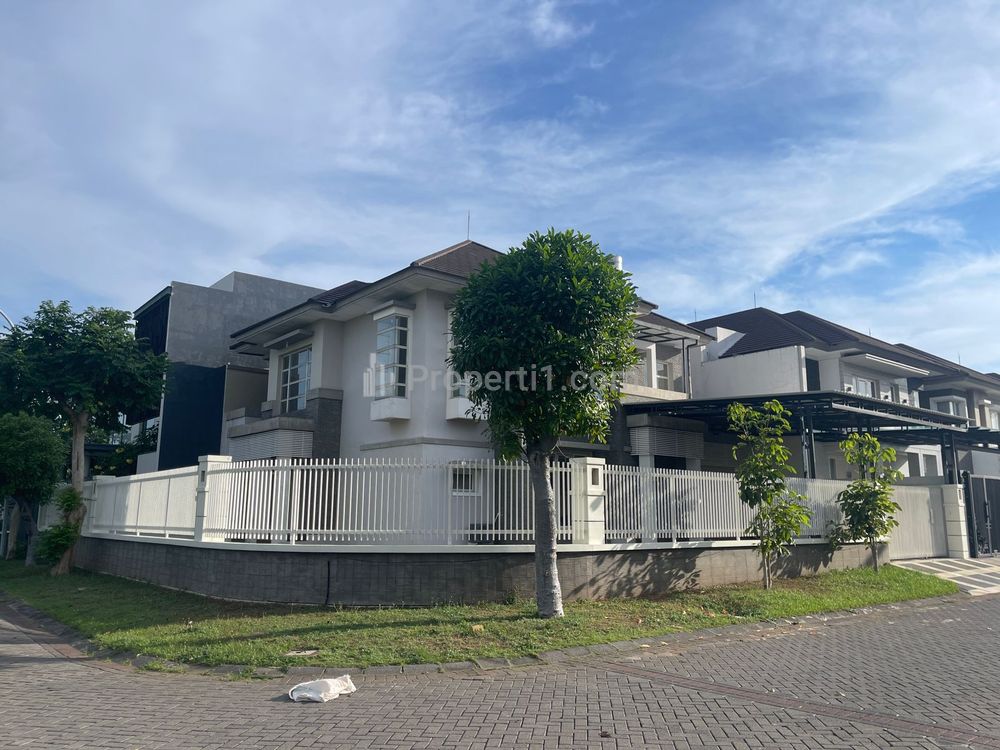 Dijual Rumah Komplek Elit Surabaya Timur di Puri Galaxy Hook Semi Furnish Nego