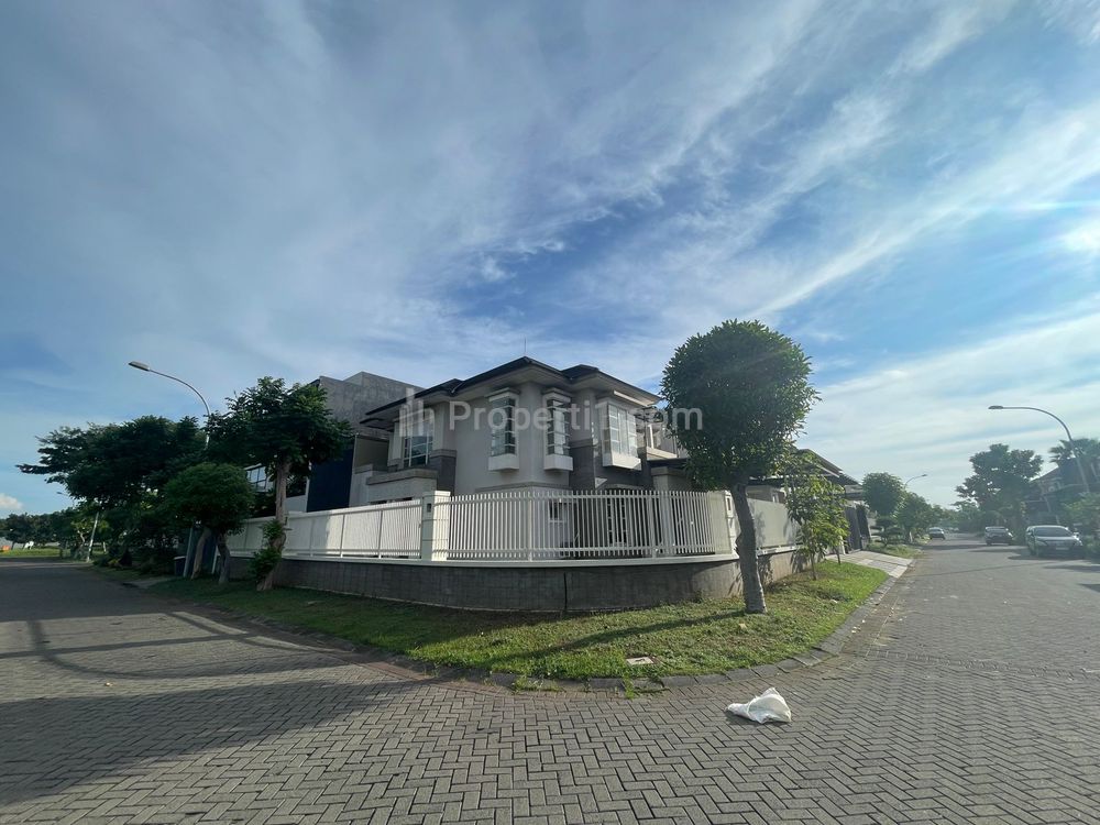 Dijual Rumah Komplek Elit Surabaya Timur di Puri Galaxy Hook Semi Furnish Nego
