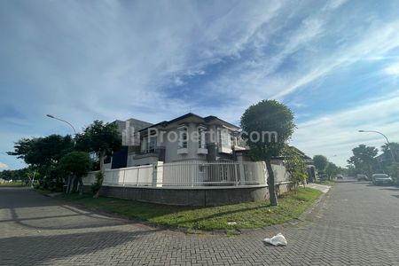 Dijual Rumah Komplek Elit Surabaya Timur di Puri Galaxy Hook Semi Furnish Nego