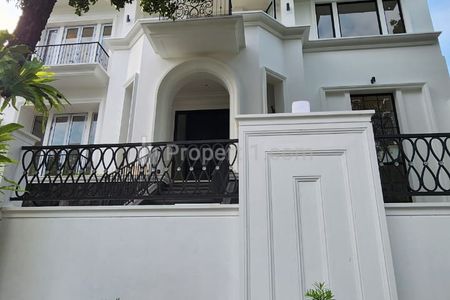 Dijual Rumah 2 Lantai + Basement di Jalan Kebayoran Baru, Jakarta Selatan