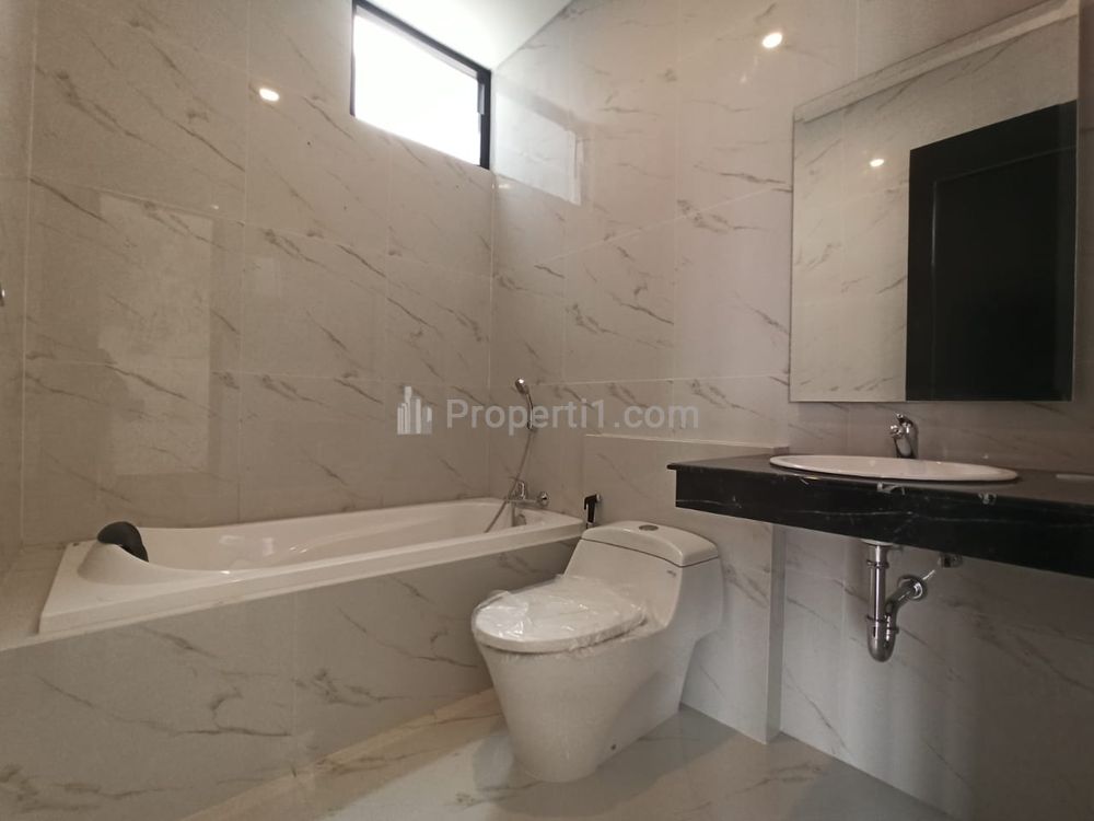 Dijual Rumah Mewah 3 Lantai 3 Kamar Mandi di Pasar Minggu Jakarta Selatan