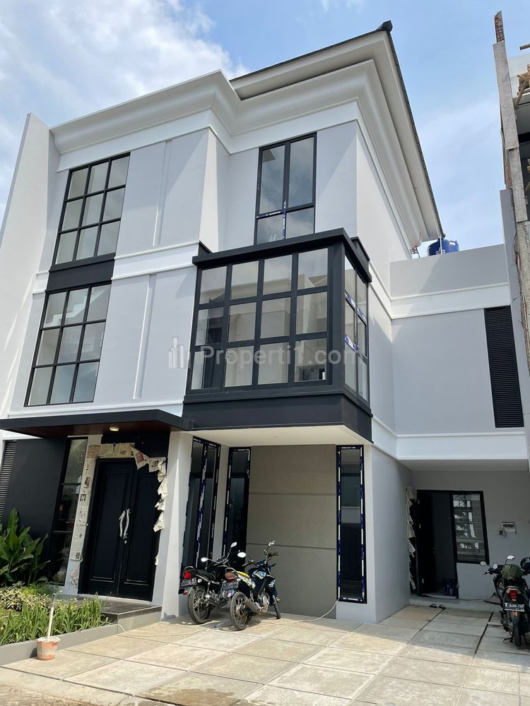 Dijual Rumah Mewah 3 Lantai 3 Kamar Mandi di Pasar Minggu Jakarta Selatan