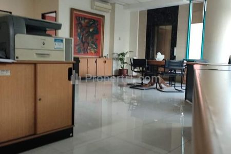 Jual Ruko Gandeng 5 Lantai Luas Bangunan 1000 m2 Dekat Pejaten Village, Mampang Prapatan, Jakarta Selatan