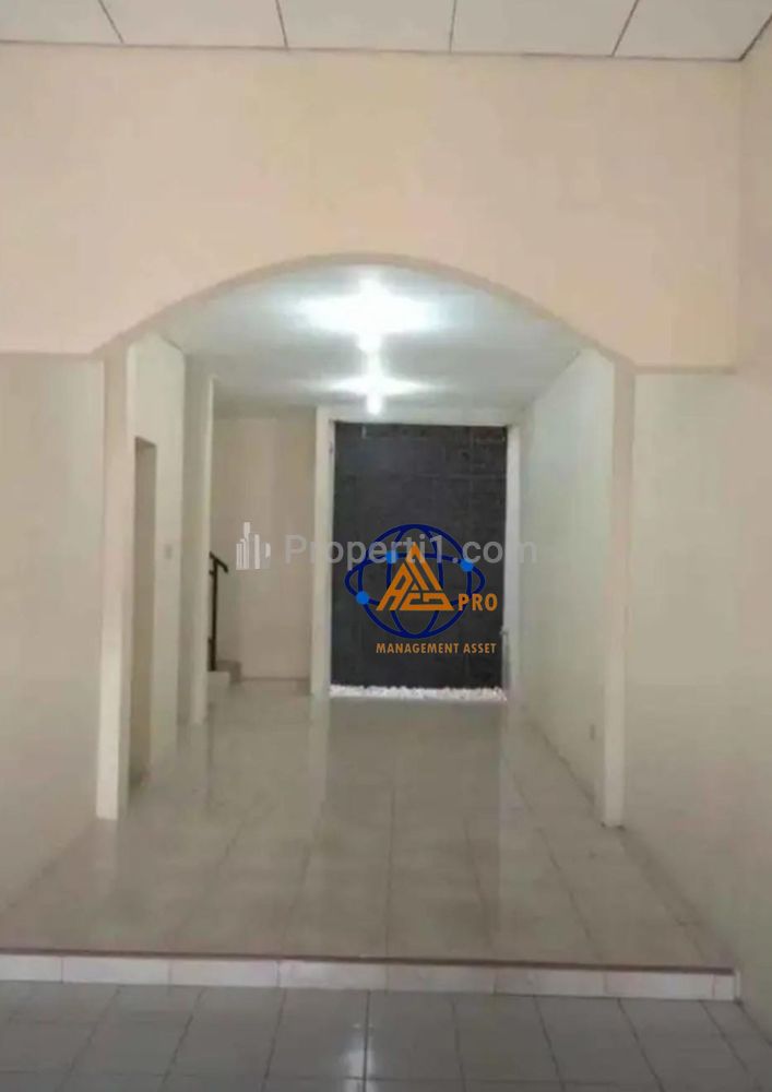 Disewakan Rumah 1,5 Lantai di Taman Lembah Hijau Lippo Cikarang, Bekasi