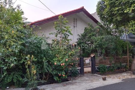 Jual Murah Nego Rumah Tua di Huk Luas 280 m2 di Tebet Barat, Jakarta Selatan, Dekat Masjid, Akses 2 Mobil