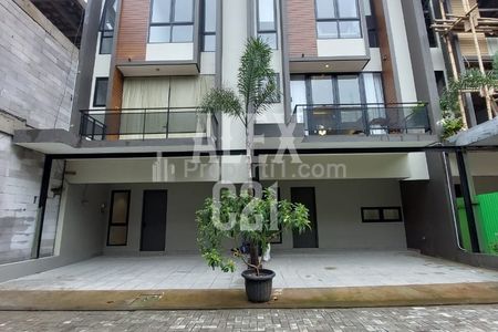 Dijual Rumah (Brand New Town House) Bergaya Scandinavian di Jagakarsa Jakarta Selatan