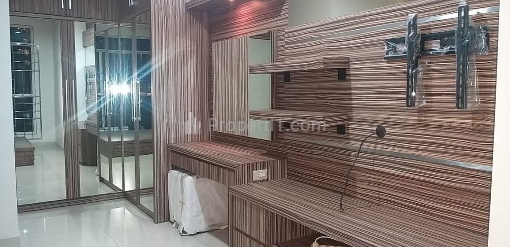 Jual Cepat Apartemen Central Park Lantai 33, Ada 2+1 Kamar, Semi Furnish, View City, Jakarta Barat - Bisa Nego