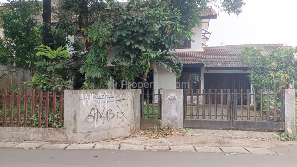 Dijual Rumah dengan Tanah Luas di Bintaro, Tangerang Selatan