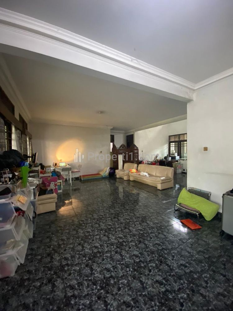 Dijual Rumah dengan Tanah Luas di Bintaro, Tangerang Selatan