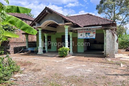 Dijual Rumah Siap Huni Luas Tanah 1392m² di Desa Wisata Mojogedang Karanganyar Jawa Tengah