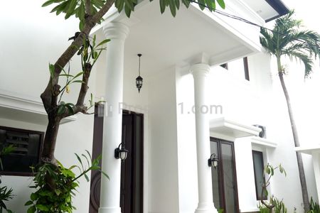 Jual Rumah Mewah dengan Kolam Renang Luas 742 m2, Bangunan 500 m2, Dua Lantai di Kemang, Dekat Ampera, Mampang Prapatan, Cilandak, Jakarta Selatan