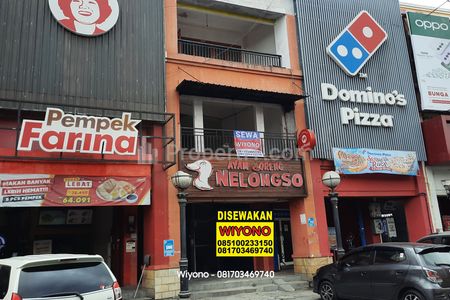 Disewakan Ruko Raya Mulyosari Surabaya, Lahan Parkir Luas Cocok untuk Resto Bank Kantor Klinik di Pertokoan Central Park Mulyosari