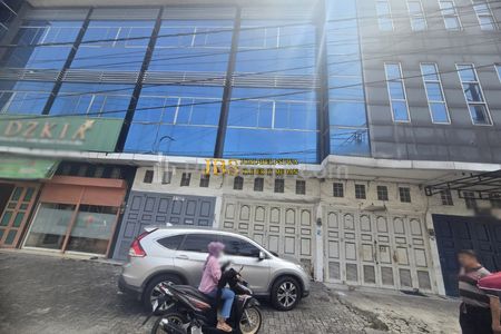 Jual Ruko 3 Tingkat Kondisi Kosong di Jalan KL. Yos Sudarso Medan