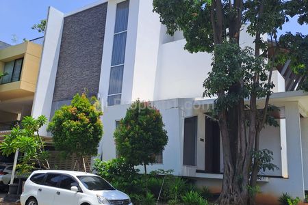 Jual Cepat Rumah SHM Mepet NJOP Kolam Renang di Elang Laut, Pantai Indah Kapuk, Penjaringan, Jakarta Utara