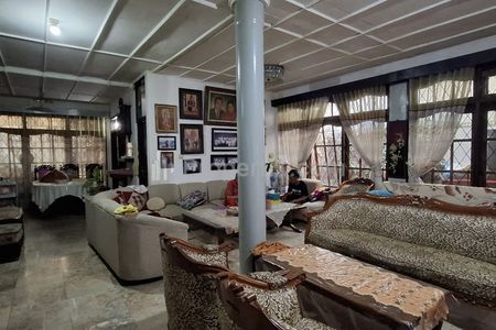 Dijual Cepat BU Rumah Lama di Rajamantri Kulon Buahbatu Bandung, Lokasi Strategis Jalan Lebar Beton Dekat Jalan Utama Buahbatu, Harga Murah Jarang Ada