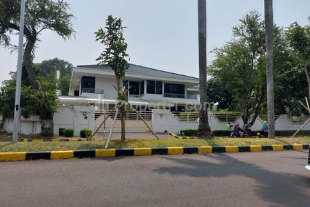 Dijual Rumah Cantik di Taman Kebon Jeruk Luas 3212 m2, Jakarta Barat